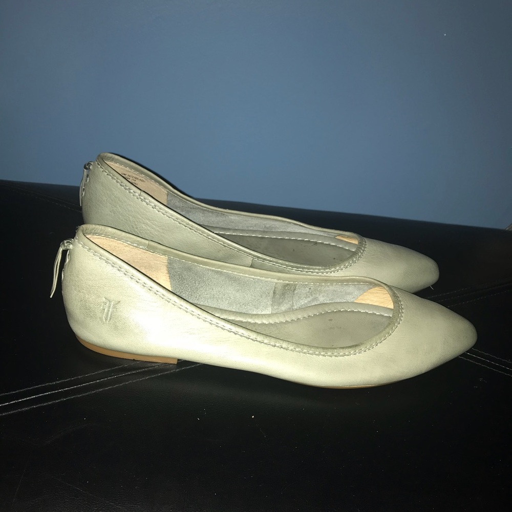 Frye Regina light green leather flat size 10